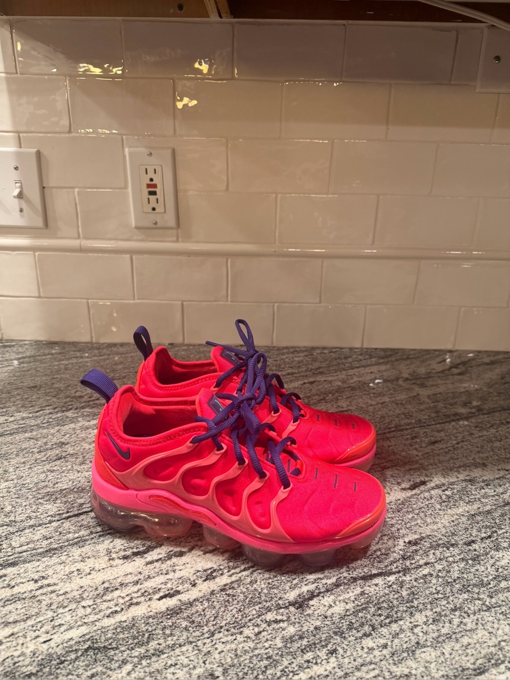 Women’s Nike Air Vapormax Plus Bright Crimson Pink Blast CU4907-600 Size 6.5